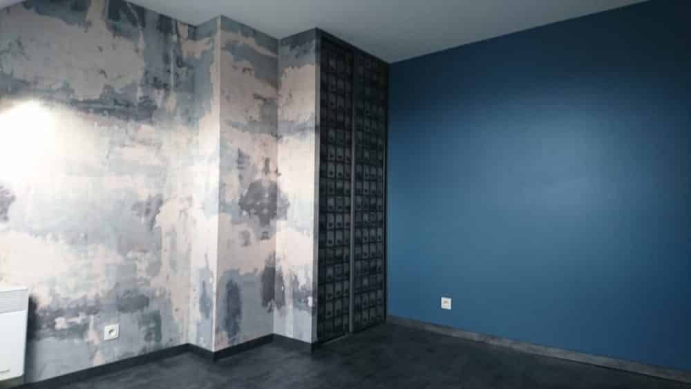 DSC 0573 - Chambre décoration papier peint effet béton Kerfeunteun Quimper